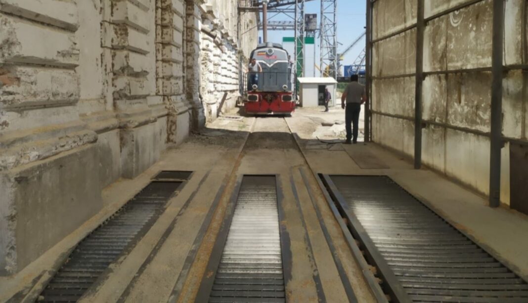 O linie ferată cu ecartament larg a fost redeschisă în Portul Galați pentru trenurile din Ucraina