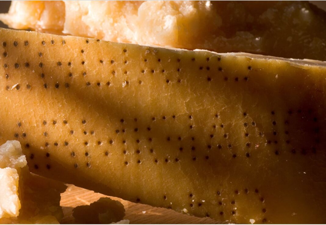 Roțile de parmigiano reggiano vor avea microcipuri