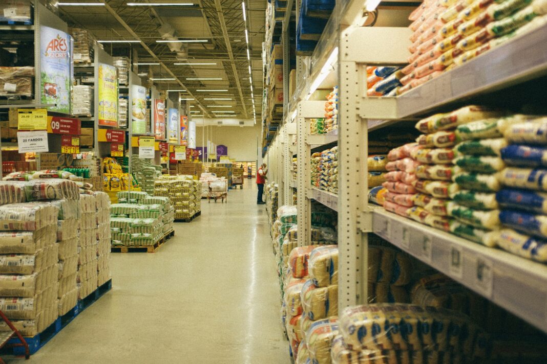 Un supermarket românesc a redus risipa alimentară la 1% cu ajutorul tehnologiei