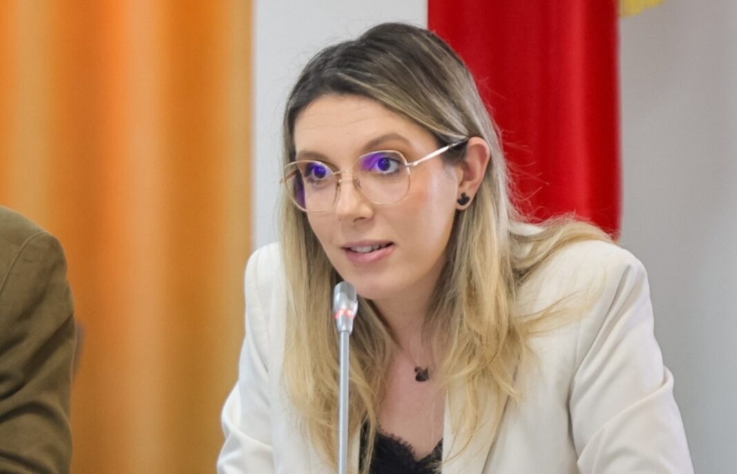 Diana Buzoianu: „Mai important e să închidem iazurile care otrăvesc oameni, nu să cumpărăm tractoare subvenționate”