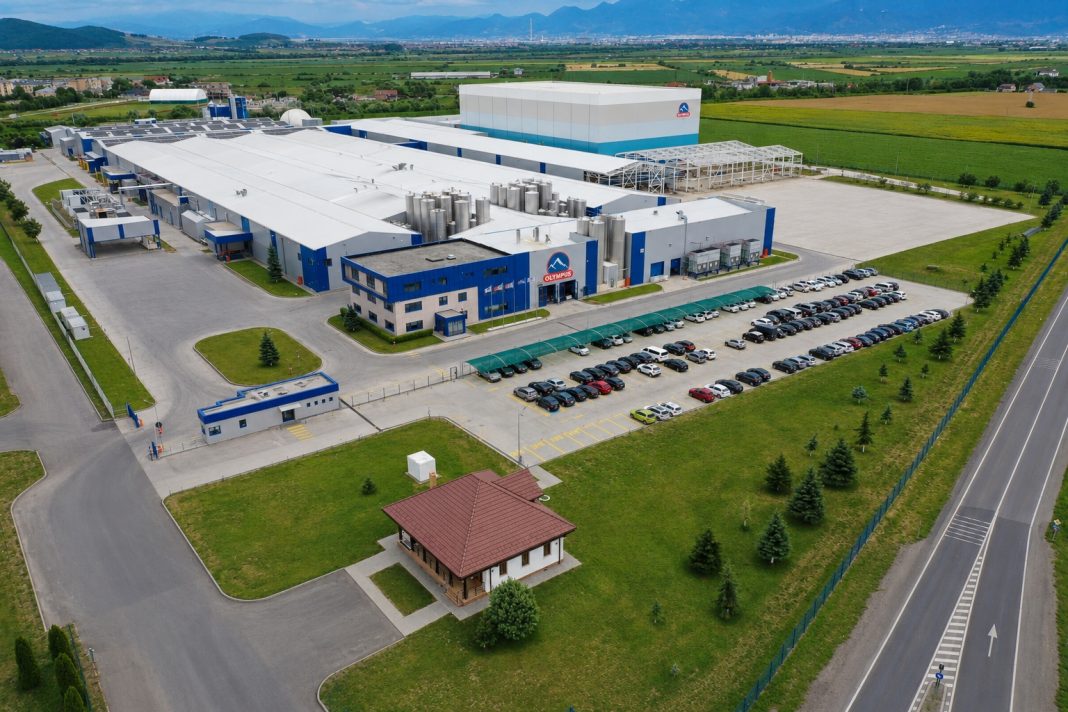 Olympus a procesat aproape 120.000 de tone de lapte românesc în 2025. Peste 1.200 de fermieri livrează către fabrica din Brașov Olympus_Fabrica de Lapte Brasov
